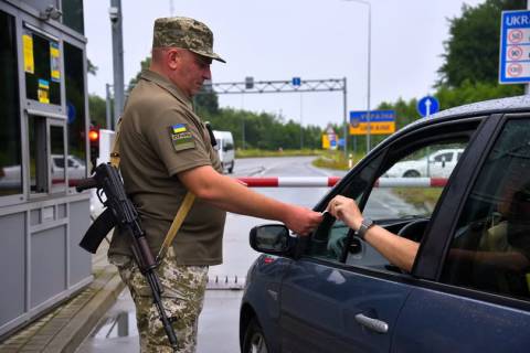 За добу з України виїхали майже 50 тисяч людей