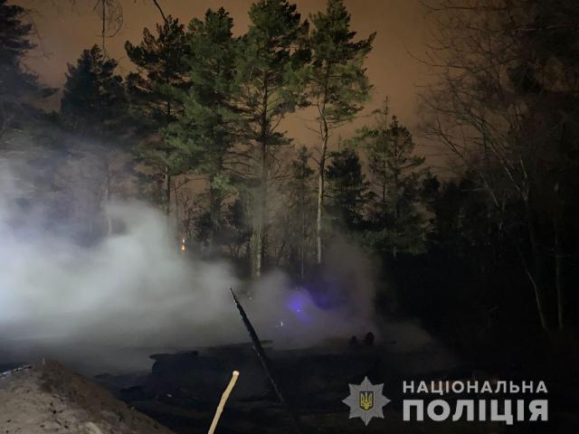 У поліції назвали попередню причину пожежі, яка знищила гуцульську ґражду в Шевченківському гаю