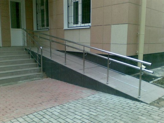 На Львівських ОВК немає пандусів, але кабінки пристосовані для людей з особливими потребами
