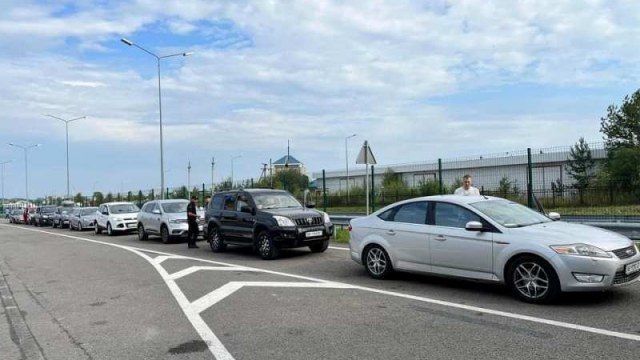 На кордоні з Польщею – черги на 155 авто та 40 пішоходів