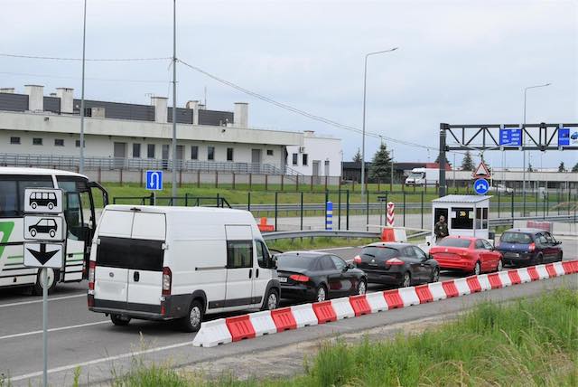 Майже 600 вантажівок чекають на виїзд до Польщі через пункт пропуску Нижанковичі
