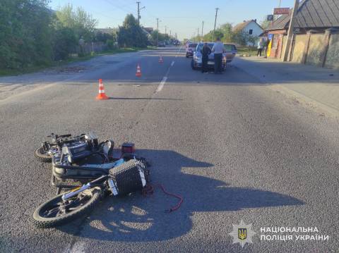 На Львівщині водійка Skoda Superb збила електровелосипедиста