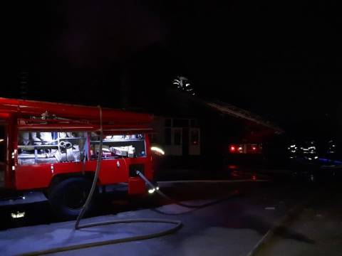 32 рятувальників гасили пожежу будівлі у Бориславі