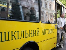 Школи Бродівського району отримали два нові автобуси