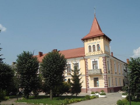 У Судовій Вишні п'яний чоловік вбив свого товариша біля бару