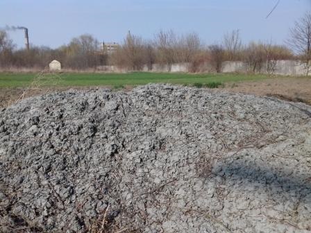 Екологи виявили забруднення ґрунтів на руїнах "Жовківського склозаводу"