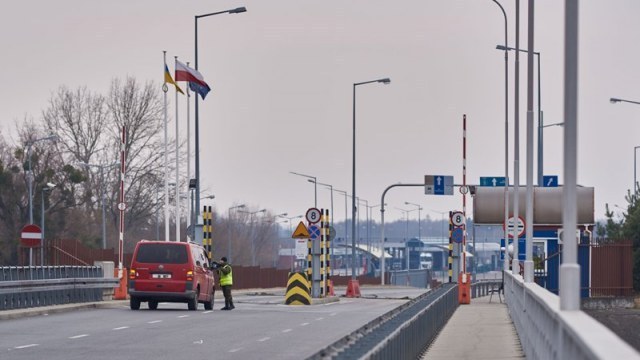 На польському кордоні вантажівки очікують майже 20 годин на в'їзд в Україну
