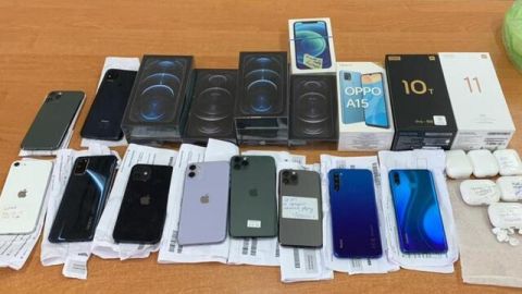 У Краківці митники виявили контрабанду понад 20 IPhone та мобільних телефонів інших марок