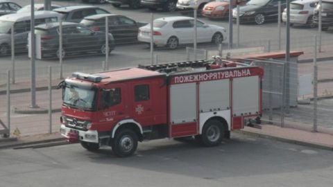 На Левандівці під час пожежі в закинутій будівлі отруївся пенсіонер