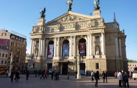 Театр Опери та Балету (фото: Ferad Zyulkyarov under a CC licence)