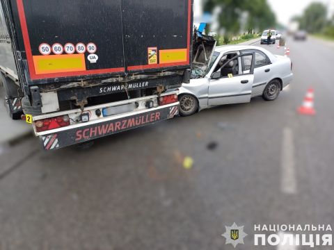 На Львівщині у ДТП з вантажівкою постраждав водій легковика