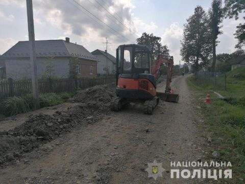 На Дрогобиччині у ДТП з ескаватором постраждав мотоцикліст