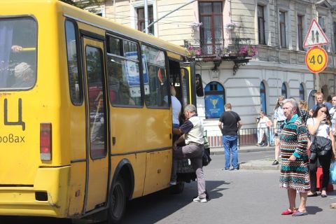 Львів'яни просять змінити перевізника на маршруті №27