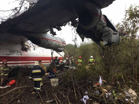Троє постраждалих внаслідок аварії літака Ан-12 перебувають у 8 лікарні Львова