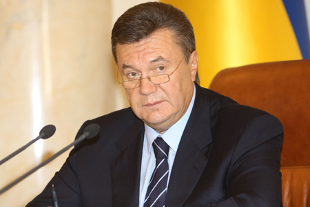 Янукович доручив Захарченку та Пшонці розслідувати побиття Тетяни Чорновол