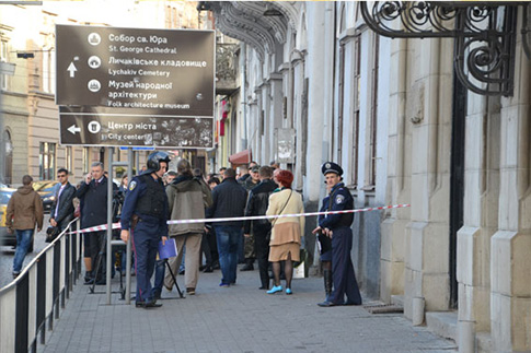 В Апеляційному суді Львівської області піротехніки не виявили вибухових пристроїв