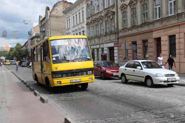 На маршрутки Львова Садовий виділив більше 2 мільйонів