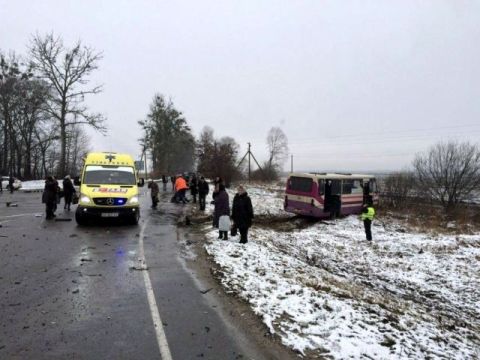 На Львівщині маршрутка потрапила в аварію: загинуло двоє людей