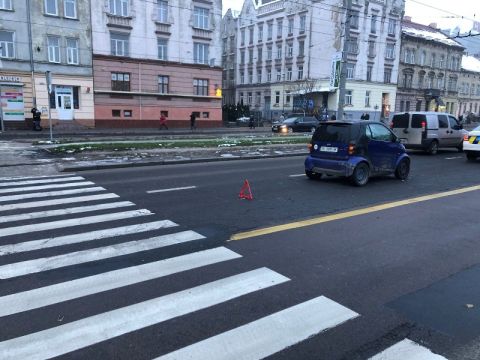 У Львові водій Smart збив школярку