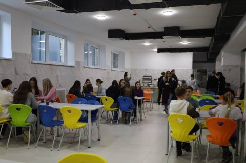 У Новояворівській школі за 25 мільйонів гривень відкрили сучасну їдальню