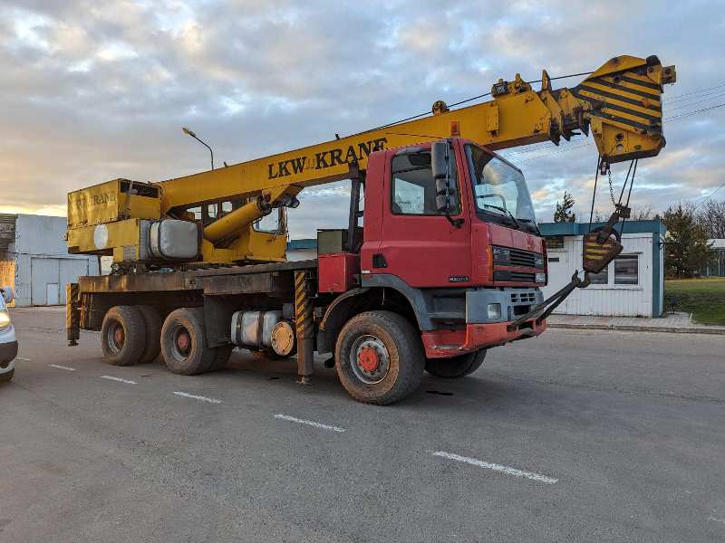 У Шегинях автомобільний кран намагалися ввезти як благодійну допомогу.