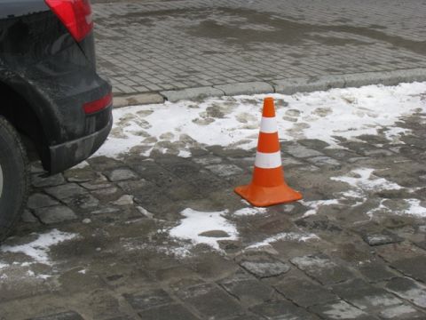 На Мостищині автівка врізалася у дерево: є травмовані