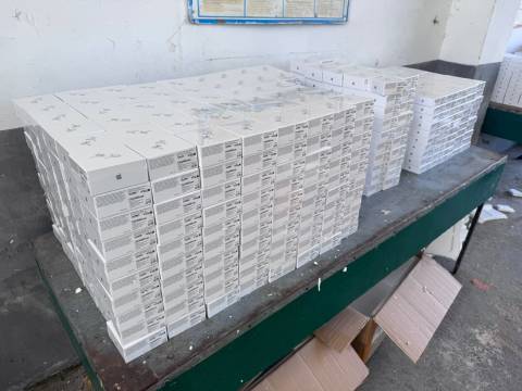 У Шегинях виявили контрабанду навушників Apple і Samsung на три мільйони гривень