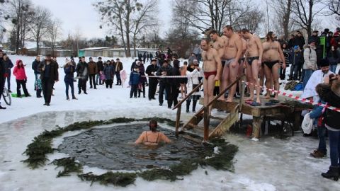 Львів'янам заборонять пірнати в ополонки на Водохреща