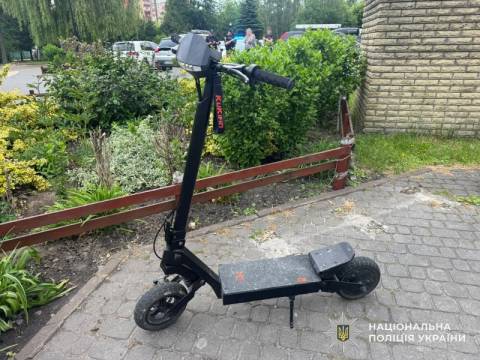 У Львові перекинувся електросамокат: постраждала дитина