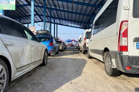 На кордоні з Польщею – черги з 215 авто та 8 автобусів