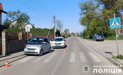 Поблизу Львова авто Smart збило пішохода