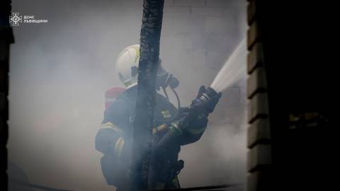 На Дрогобиччині чоловік потрапив у реанімацію через пожежу в будинку