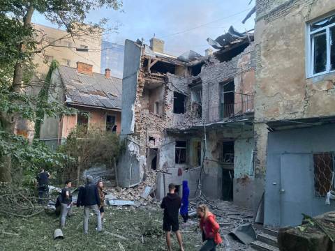 У Львові через ворожу атаку пошкоджено житловий будинок: триває ліквідація наслідків
