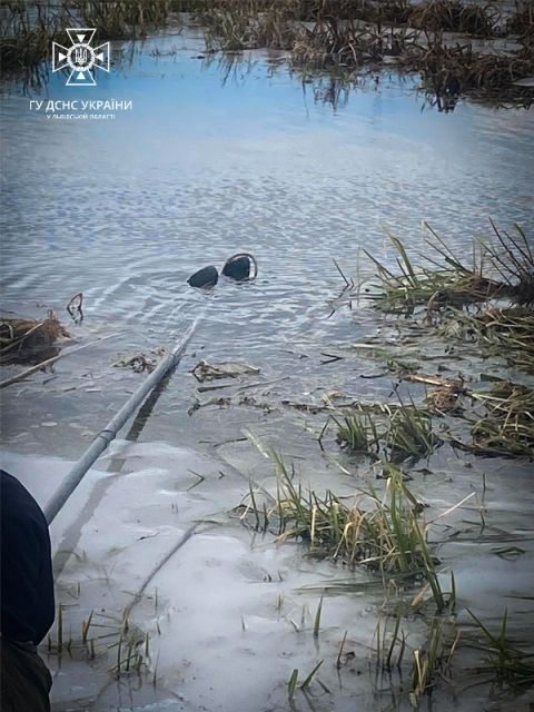 На Самбірщині в озері потонув чоловік