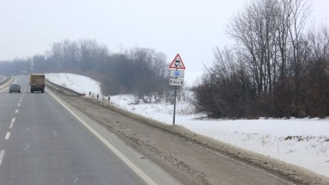Через негоду одну з трас Львівщини закрили для вантажівок