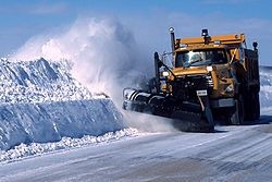 Близько 130 одиниць снігоочисної техніки працюють на дорогах Львівщини