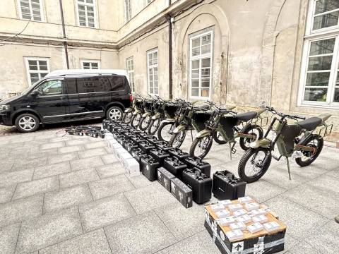 Львівська громада передала захисникам обладнання на понад 14 мільйонів гривень