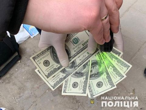 Посадовця Львівського інституту землеустрою викрили на хабарі