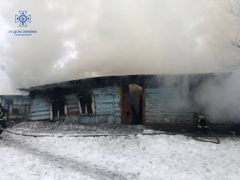 На Львіщині через пожежу в дерев'яному житловому будинку згорів чоловік