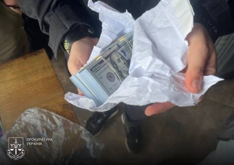 Львівського прикордоннка викрили на хабарі у 30 тисяч доларів від ухилянта