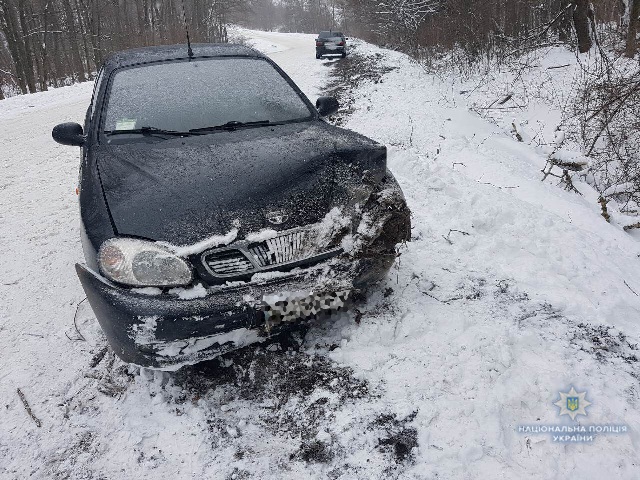На Самбірщині авто з'їхало у кювет: є постраждалі