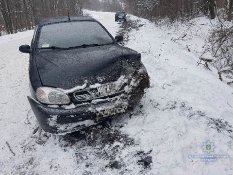 На Самбірщині авто з'їхало у кювет: є постраждалі