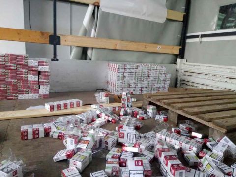 У Рава-Руській поляк намагався незаконно вивезти понад дві тисячі цигарок