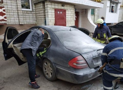 У Дрогобичі зайнялася автівка Mercedes Benz