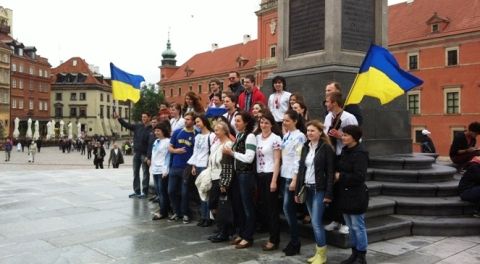 У Кракові та Варшаві пройшли марші Вишиванок