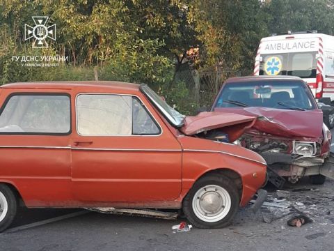 На Яворівщині у ДТП постраждали водій та пасажирка авто