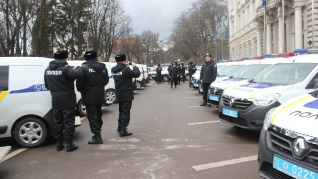 У одному із львівських хостелів виявили клієнта зі зброєю