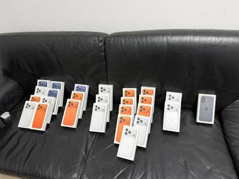 На кордоні з Польщею виявили контрабанду IPhone та брендовий одяг на три мільйони гривень