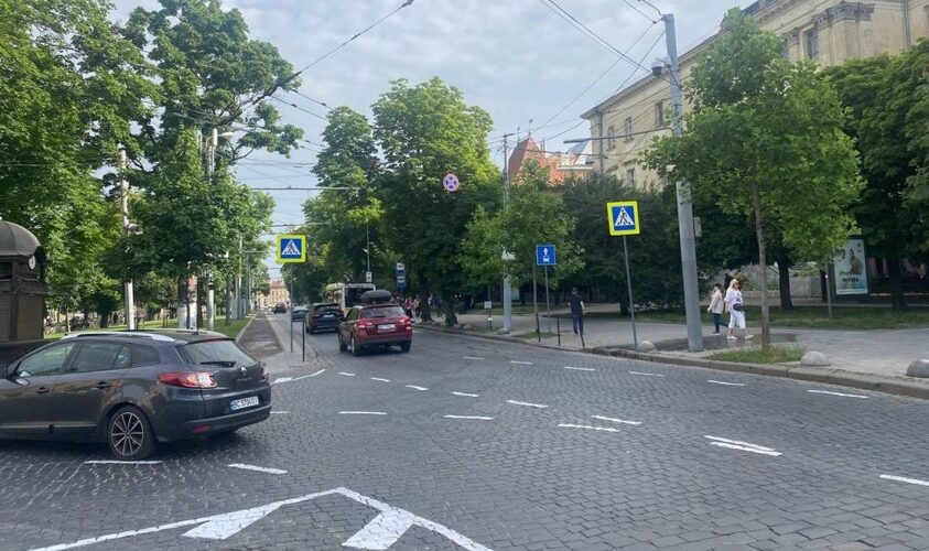У Львові змінили організацію руху на перехресті Гнатюка – проспект Свободи