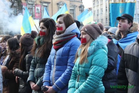 На львівському євромайдані відбувся флешмоб в підтримку студентів, що були затримані в ніч на 30 листопада